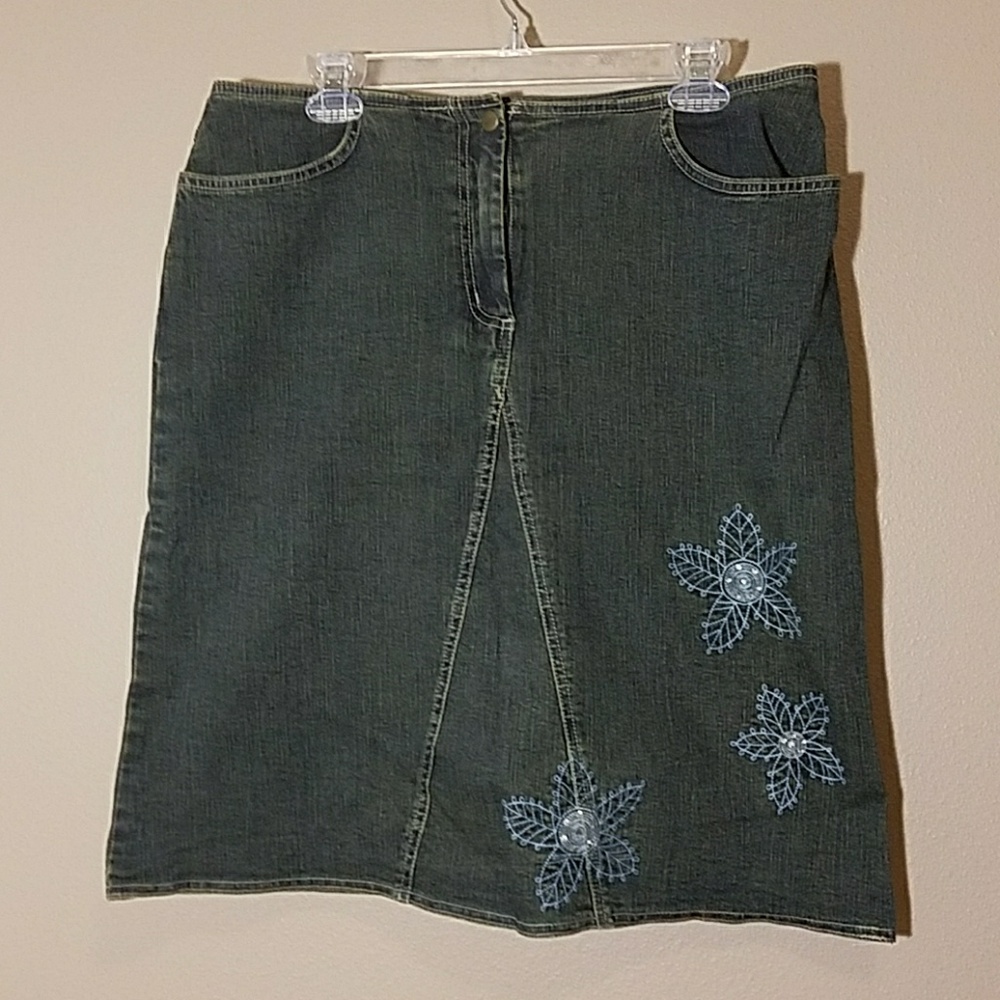 New mid-length Jean skirt sz 12